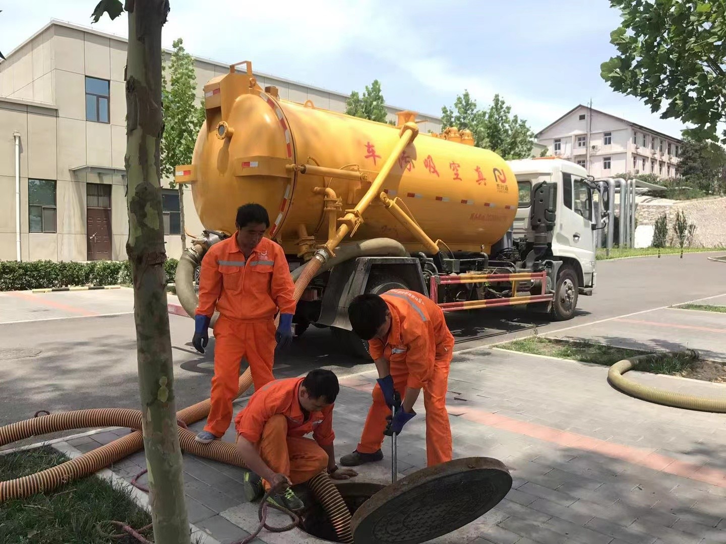 西双版纳化粪池清理与5-8吨吸粪车施工效率分析